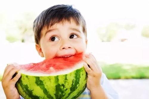 西瓜儿童视频吃瓜,趣味吃瓜，快乐成长