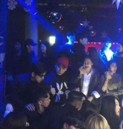 酒吧贴身吃瓜事件视频,一场意外引发的社交风波