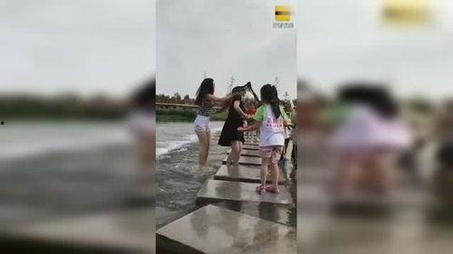 艳姑娘吃瓜视频在线观看