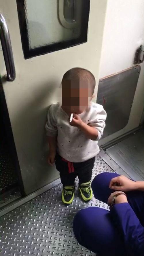 小男孩吃熟角瓜视频播放